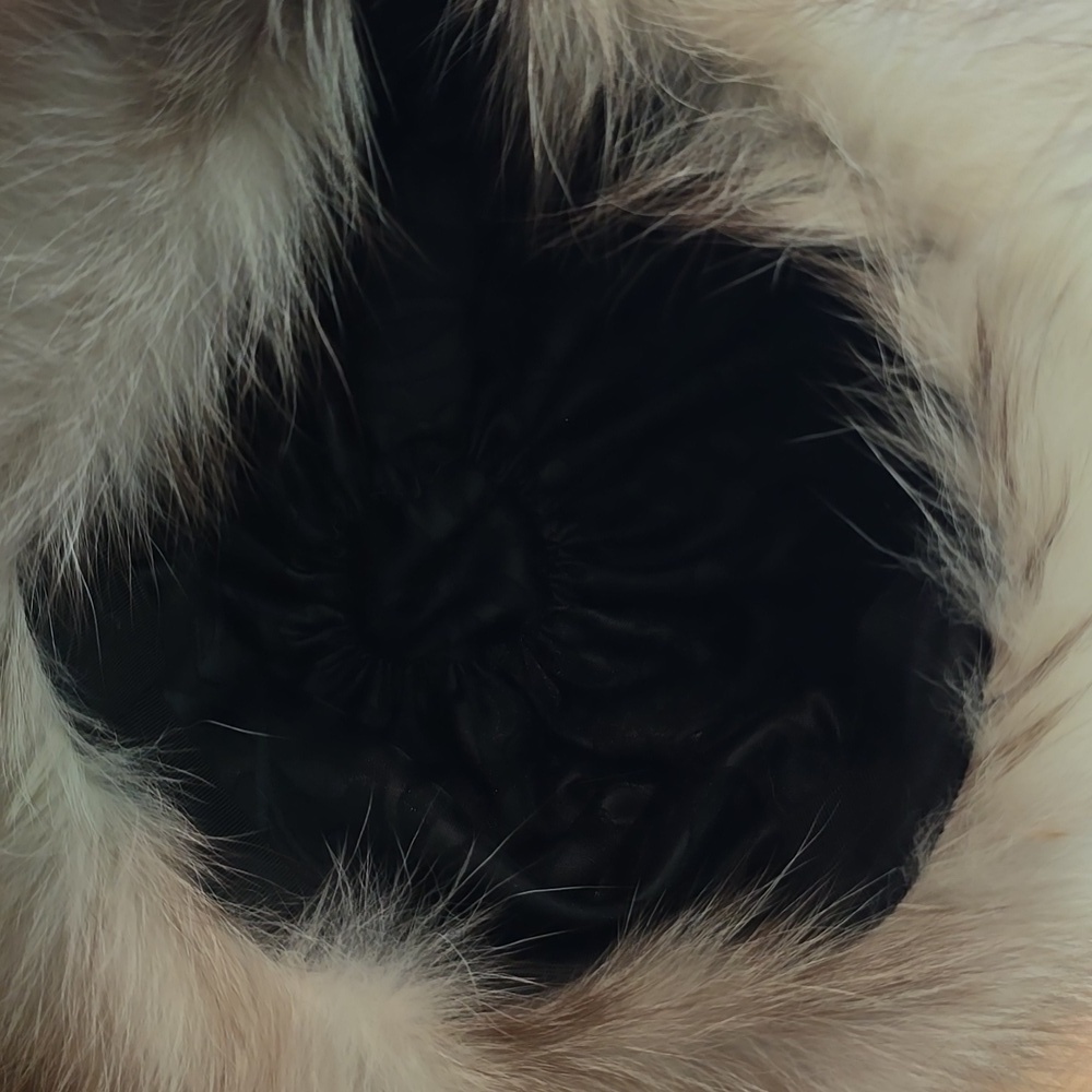 Vintage 1968 White Fox Fur Winter Hat, 21" Around Inside - Picture 6 of 7